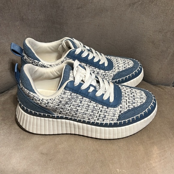 Universal Thread Sneakers - Picture 3 of 8